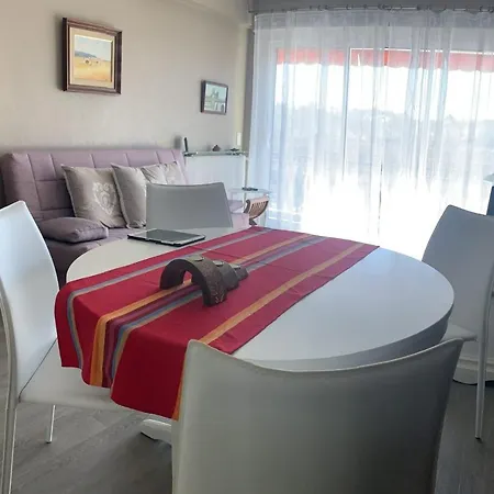 Spacious Nest Located Near The Sea And The Station Apartment *