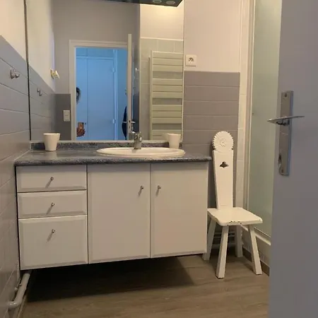 Apartment Spacious Nest Located Near The Sea And The Station *